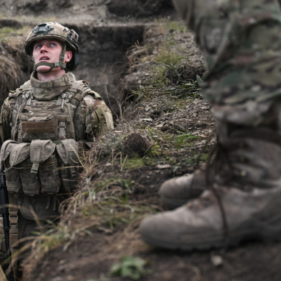 Britanska vojska ulazi u Ukrajinu; Zelenski beži? Crni scenario: Mogu da nas napadnu sutra FOTO/VIDEO