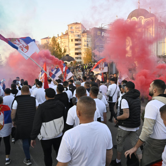 Veličanstven doček Srba sa KiM: Ne vidi se kraj kolone ispred Narodne skupštine