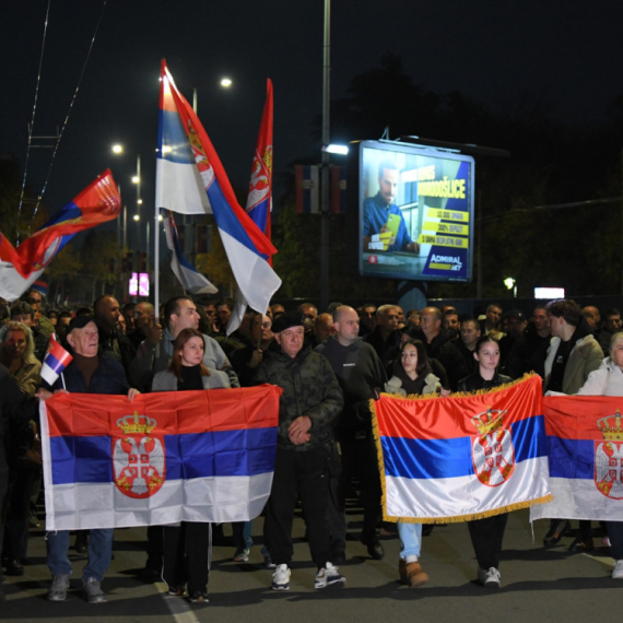 MUP saopštio: 50.000 ljudi dočekalo Srbe sa Kosova i Metohije