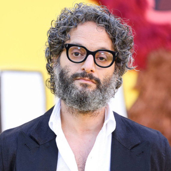 Objavljena najavu za 2. sezonu popularne krimi-komedije "A Man on the Inside": Nova tajna misija VIDEO