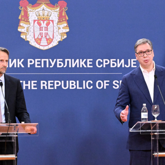 Uručen godišnji Izveštaj EK; Vučić: Mi KiM smatramo našom teritorijom; Za nas je evropski put strateški izbor