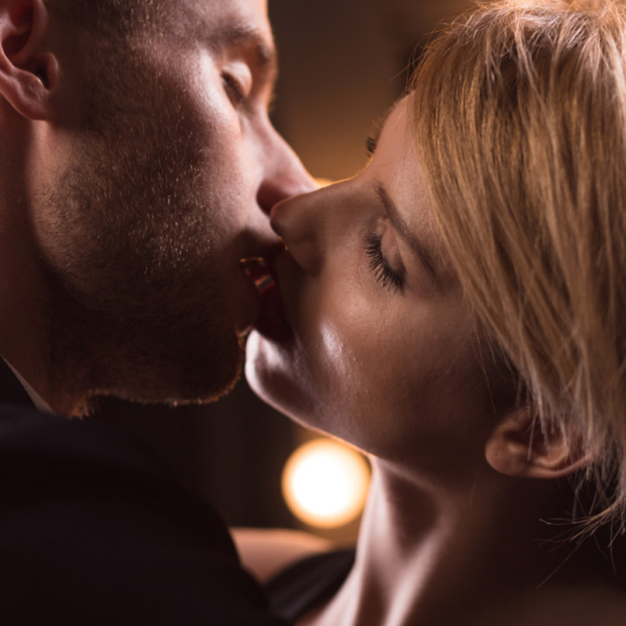 Praktikujte što češće: Ljubljenje partnera poboljšava zdravlje creva