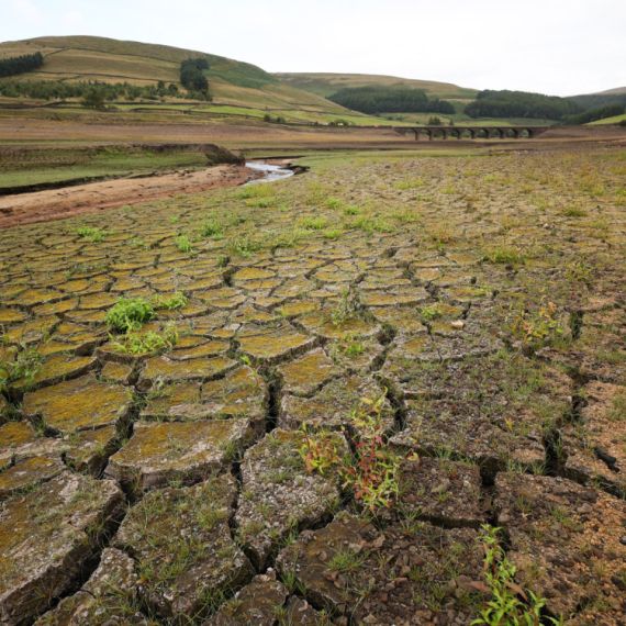 Rekordna suša iscrpljuje zemlju: Spremne drastične mere: Nema punjenja bazena i čišćenja zgrada