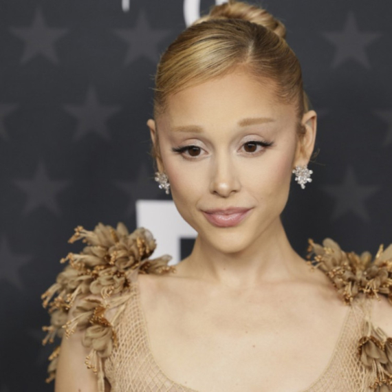 Poznata pevačica jedva izbegla nesreću: Obezbeđenje hitno reagovalo VIDEO