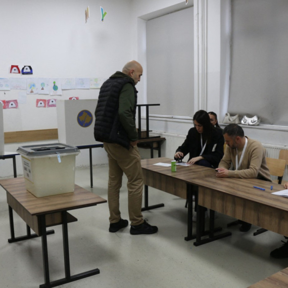 Najnoviji presek; CIK: Do 15 časova na KiM glasalo 14,21 odsto birača; U Klokotu 21,41 odsto