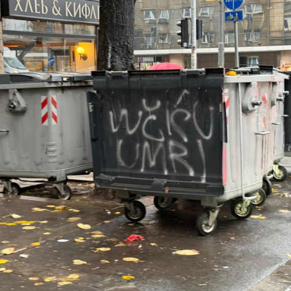 Jezivi grafiti blokadera - poručuju "Vučiću umri"; Da li je to program koji nude? FOTO