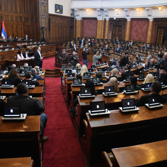 Nastavljen rad Skupštine Srbije: Poslanici postavljali pitanja o prosveti, EPS-u i spoljnoj politici