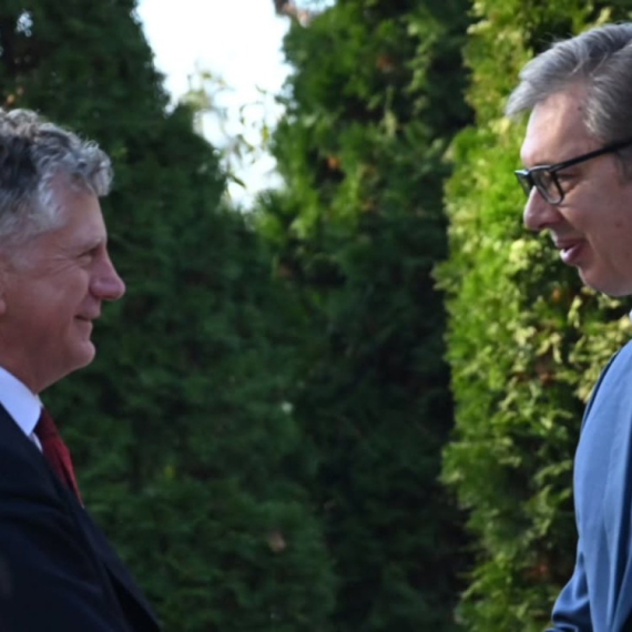 Vučić sa Džonatanom Pauelom: "Dobar razgovor. Saglasili smo se da je očuvanje mira od ključnog značaja" FOTO