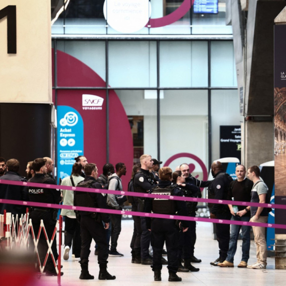 Chaos in Paris: Shooting at train station, passengers being evacuated – VIDEO
