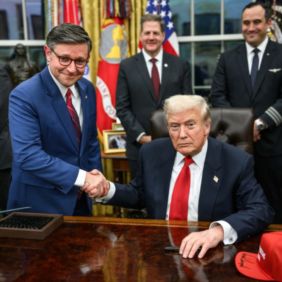 "O odnosima Trampa i Epstajna nema šta da se krije": Oglasio se kongresmen Džonson FOTO