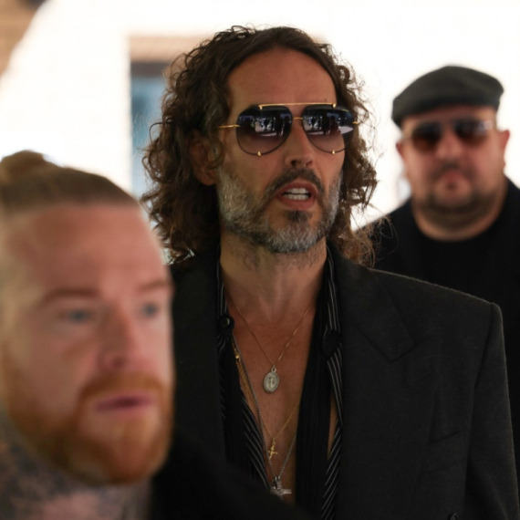 Glumac tvrdi da je "krstio" dvojicu muškarca u bazenu za pingvine u zoološkom vrtu VIDEO