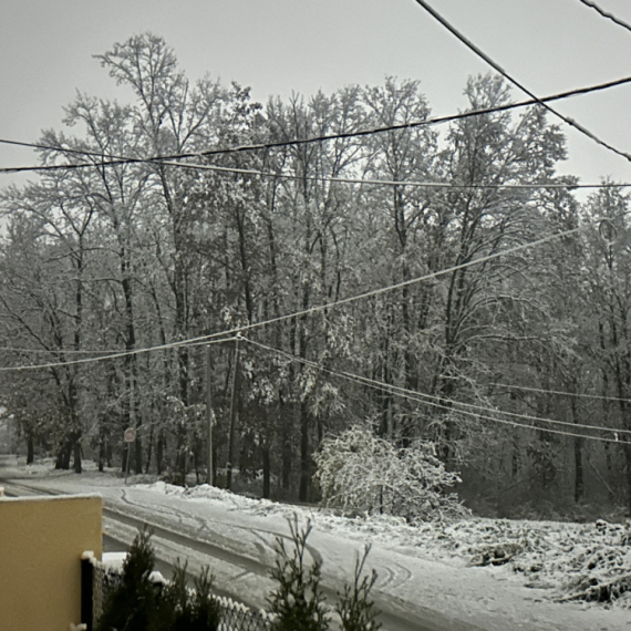 Prvi sneg napravio kolaps: Čačak u mraku FOTO