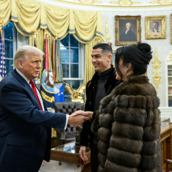 Predsednik Tramp objavio snimak: Ronaldo i on igraju fudbal VIDEO