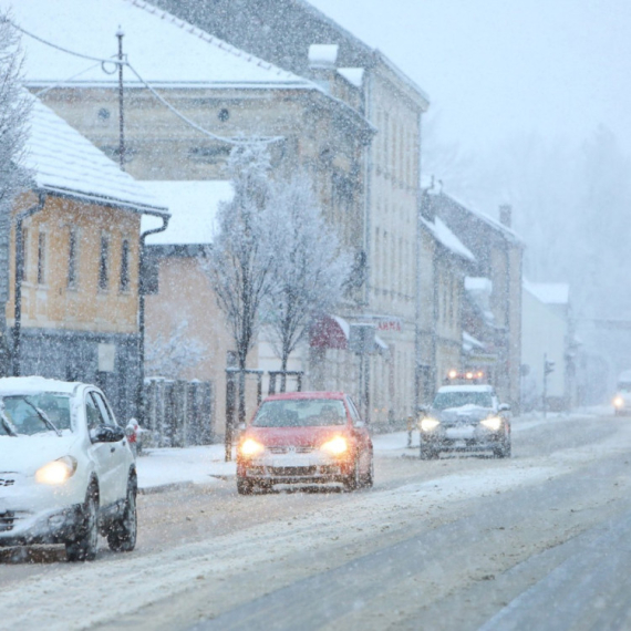 AMSS: Opasnost od poledice, snega ima na putu Ivanjica-Javor