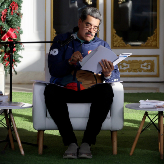 Maduro pod opsadom? Pojačao obezbeđenje dok SAD šalju nosač aviona