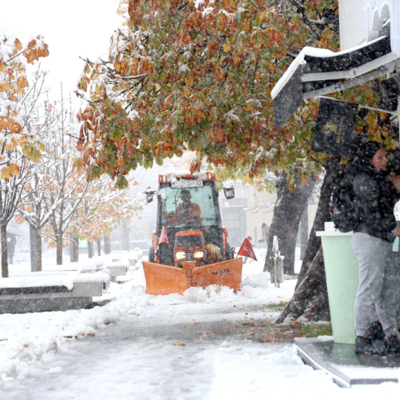 Urušila se novogodišnja pozornica u Hrvatskoj od težine snega FOTO