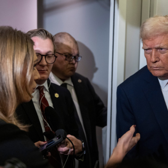 Tramp ponovo izvređao novinare: "Glupaci i ludaci su ponovo tu" FOTO