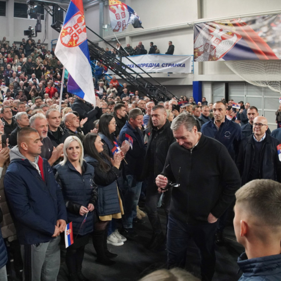 Veliki narodni skup u Mionici: Obratio se Vučić pred prepunom halom; Odjekivalo "Aco, Srbine" FOTO/VIDEO