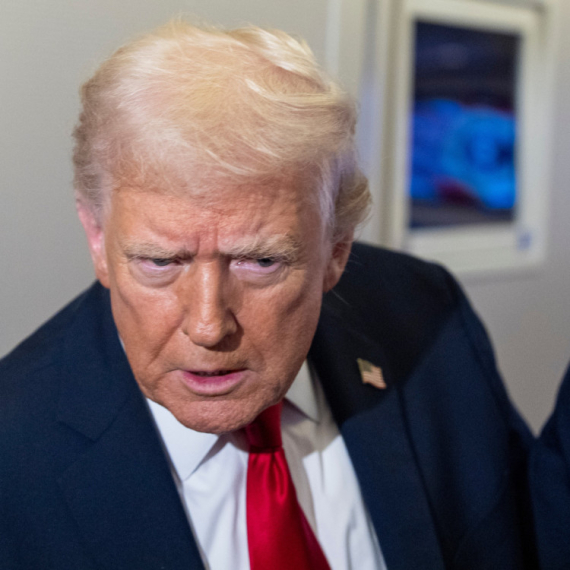 Tramp pooštrio mere: Nakon pucnjave, svi prolaze nove provere