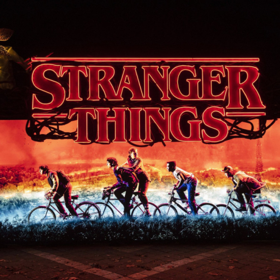 Tvorci serije zbog koje je pao Netflix ubeđuju razočarane fanove: "Ne brinite, ovo nije Igra prestola" VIDEO