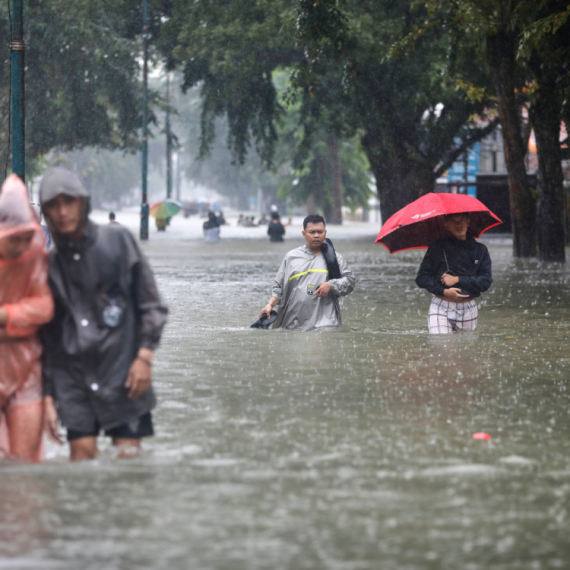 Broj poginulih u poplavama u Indoneziji porastao na 61