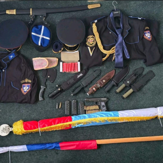 Bajoneti, uniforme i preko milion evra na računu: Crnogorac uhapšen zbog sumnje da je ratovao protiv Ukrajine