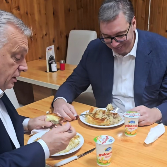 Vučić i Orban na bureku; "I am always sa sirom" FOTO