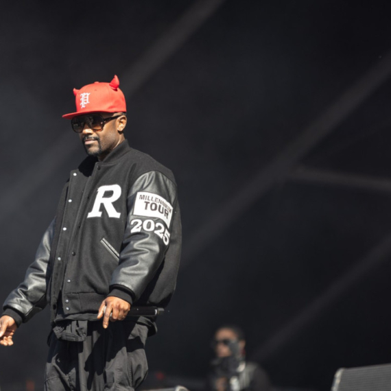 Poznati reper urlao na suprugu i pretio joj pištoljem: Sve emitovao "lajv"