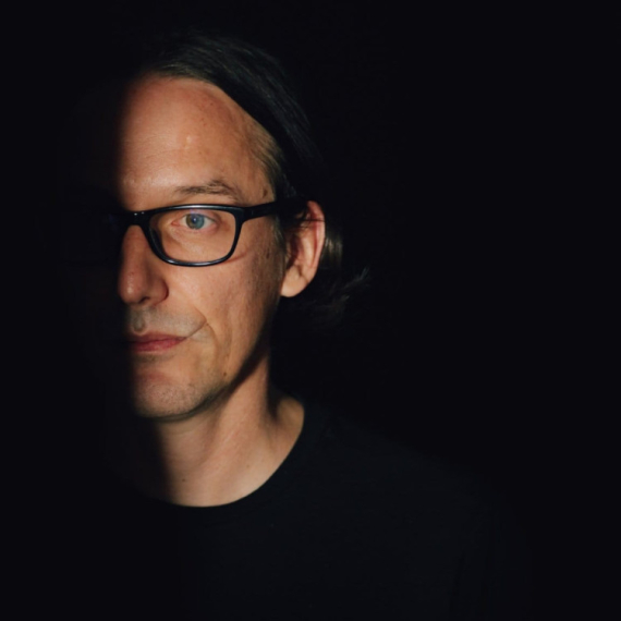 Bojan Brukner predstavio "Pesme koje se pričaju oko vatre" i "Pesme koje se šapuću u bradu"