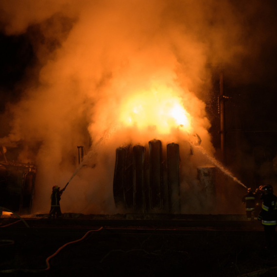 Zelenski u "dubokom" problemu; Gori rafinerija nafte; Hiljade mrtvih FOTO/VIDEO