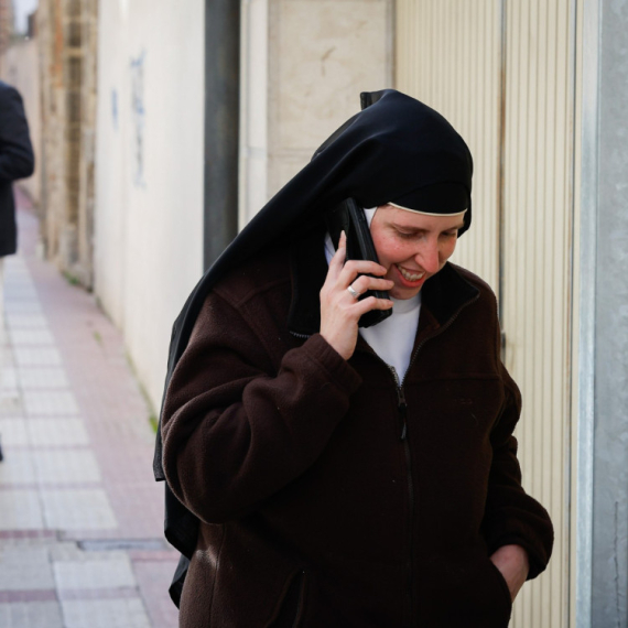 Tri kaluđerice odbegle iz doma: Smeju da ostanu u manastiru, ali bez društvenih mreža