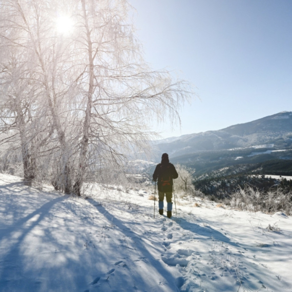 U ovom delu Srbije vejalo satima – palo preko 20 cm snega VIDEO