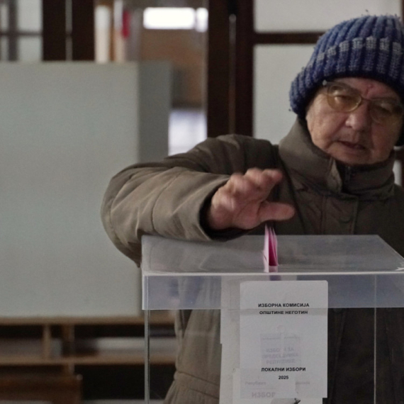 Biračko mesto broj osam u Sečnju otvoreno; Glasanje večeras do 20 časova