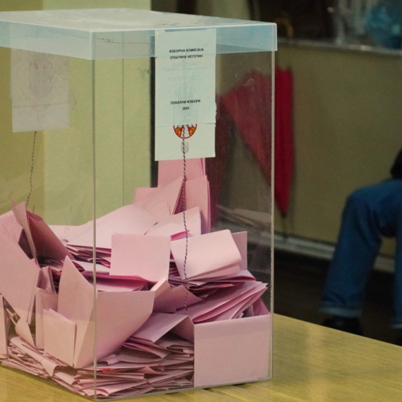 Izbori u Negotinu, Mionici i Sečnju; Objavljena procena izlaznosti do 20 časova; Novi teror blokadera FOTO