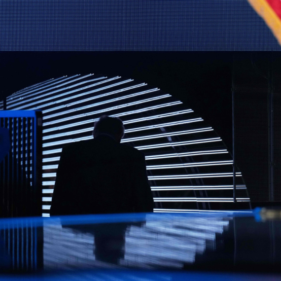 Tramp upozoren; "Crvena linija" je postavljena