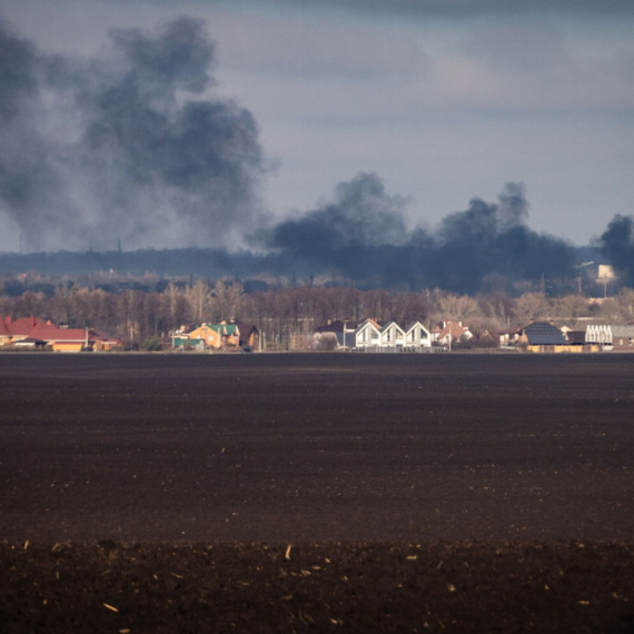 Rusija krenula u novi napad; Ukrajina odoleva poslednjim atomima; Trampov izaslanik stiže u Moskvu