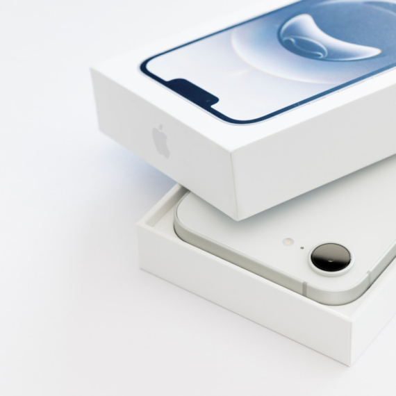 Isto to, samo malo drugačije: Pojavili se renderi za iPhone 17e