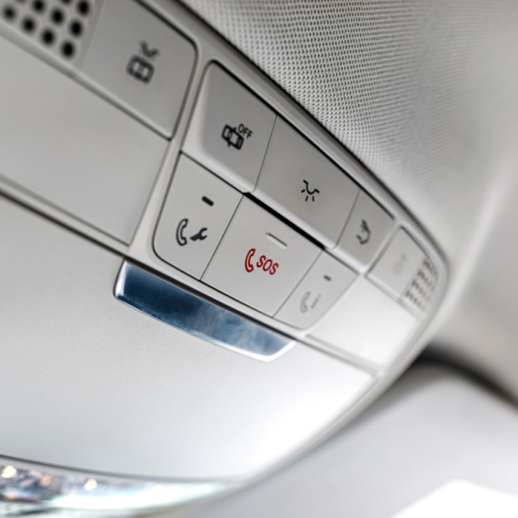 Panik taster u automobilu – opcija ili obaveza u Srbiji?