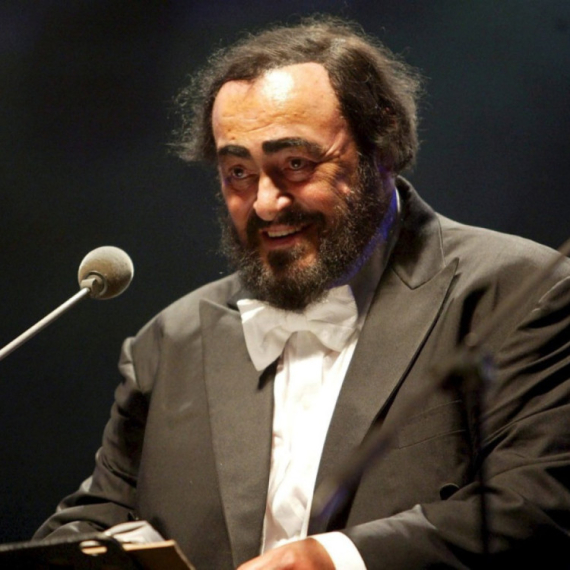 Skandal u Italiji: "Ovo je ruganje sećanju na Pavarotija" FOTO