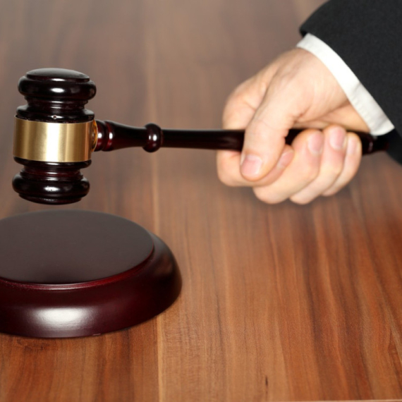 Ministarstvo informisanja i telekomunikacija o presudi urednici "Novosti": "Drakonski izrečena kazna"