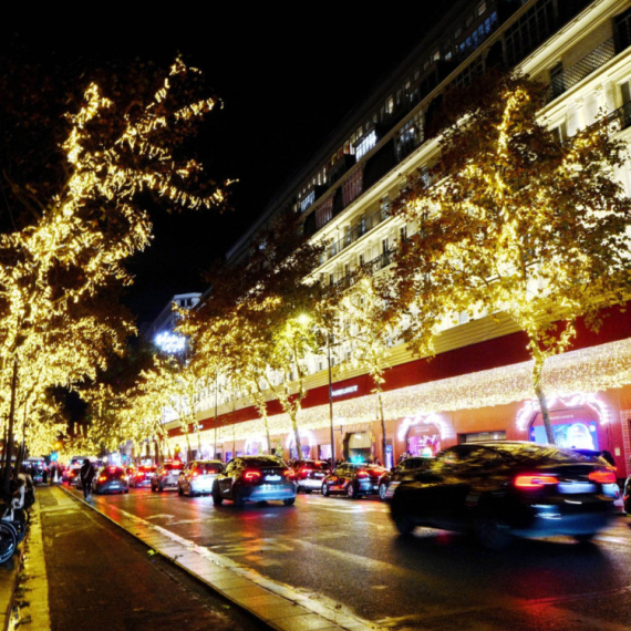 Pariz bez dočeka Nove godine: "Nepredvidivo kretanje mase"