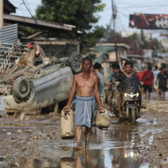 Katastrofa; Poplave odnele skoro 900 života; Vojska uskače u pomoć FOTO/VIDEO
