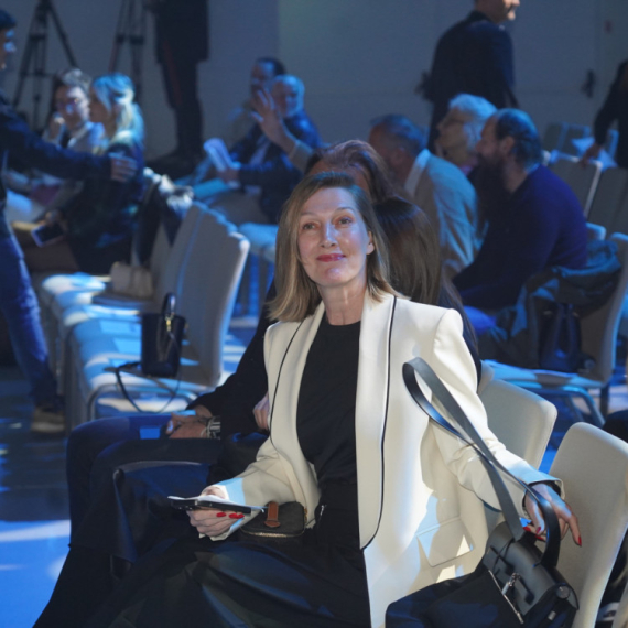 Pinki je video Tita, a Marija Salon 1905