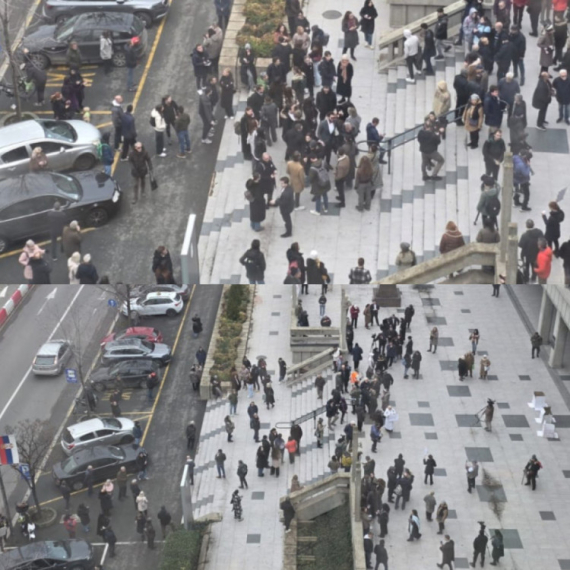 Propao im još jedan skup – Evo koliko se blokadera okupilo ispred Palate pravde FOTO