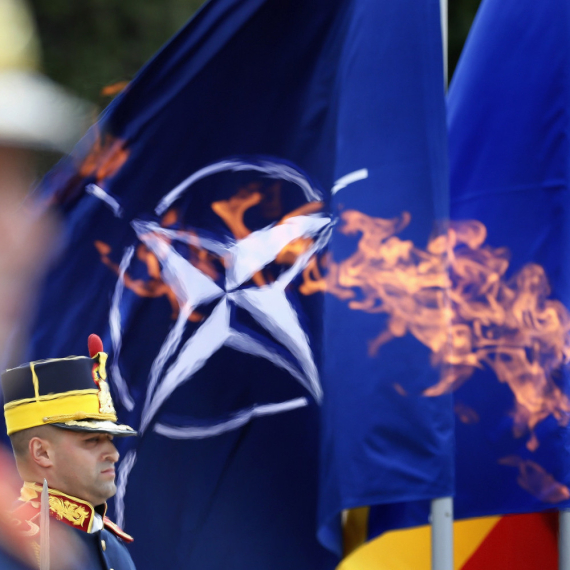 Tramp zapretio, Medvedev likuje; "NATO umire zbog Grenlanda"