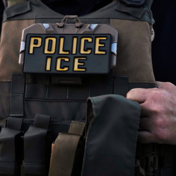 Zabranili su njegovu aplikaciju koja prati agente – sada tuži državu