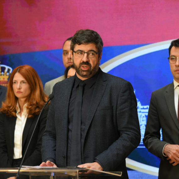 Blokaderska opozicija traži od EU da ne daje novac građanima Srbije; Hoće pare za svoje medije i organizacije