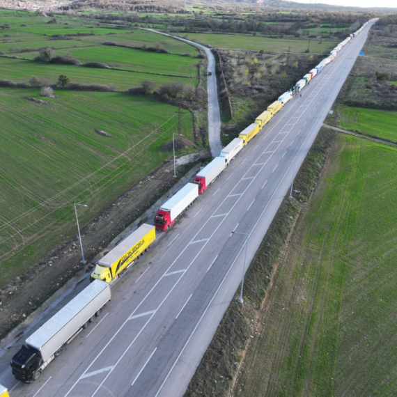 AMSS: Teretna vozila na graničnim prelazima satima čekaju na izlaz