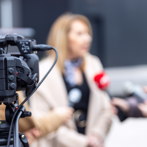 ANS: "Osuđujemo selektivno delovanje UNS-a"; "Umesto zaštite profesije bavi se uređivačkom politikom medija"