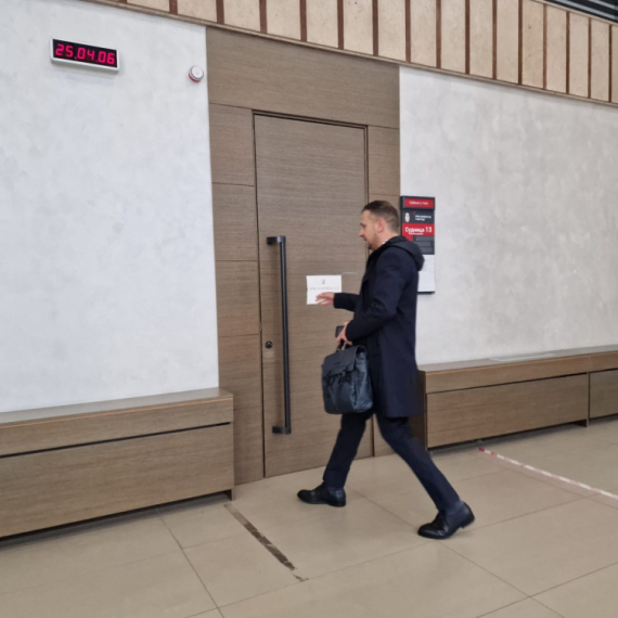 Zagorkin kandidat bez podrške u Beogradu: Majlat ušao u praznu sudnicu VIDEO